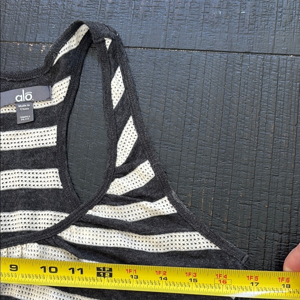 Alo Yoga  tank top eyelet grey white size small - Picture 6 of 8